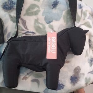 BAGGU Black Horse-Shaped Crossbody